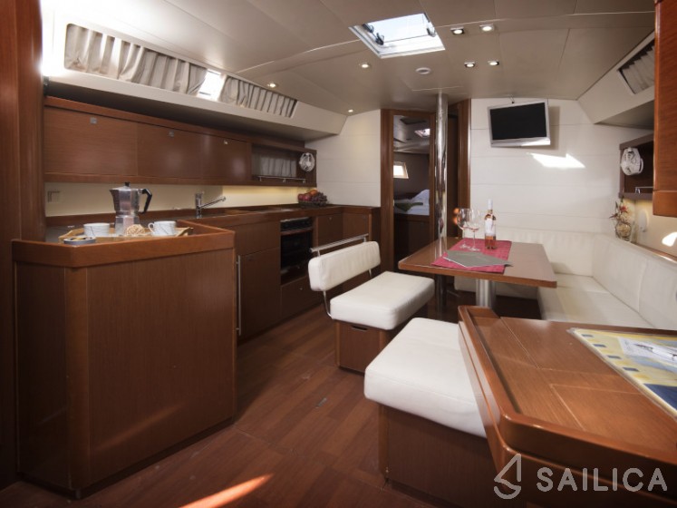 Oceanis 45 - Yacht Charter Sailica