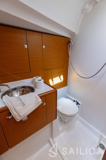 Sun Odyssey 449 - Yacht Charter Sailica