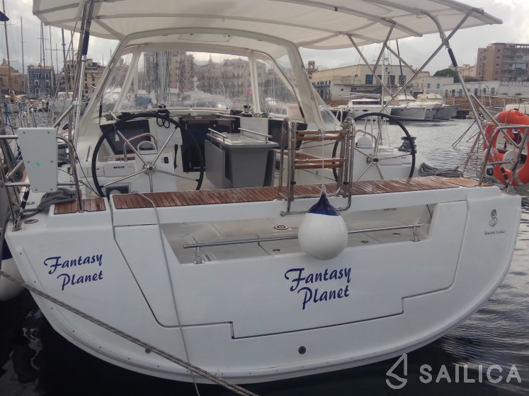 Oceanis 45 - Yacht Charter Sailica
