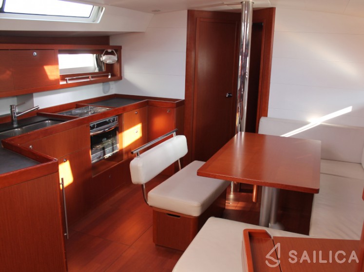 Oceanis 45 - Yacht Charter Sailica