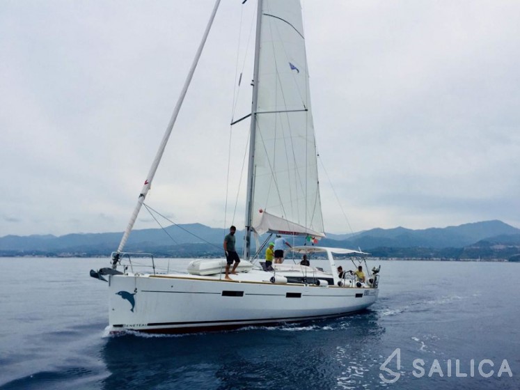 Oceanis 45 - Yacht Charter Sailica