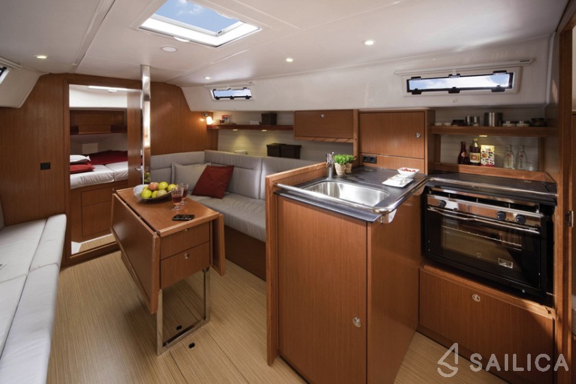 Bavaria 32 Cruiser - Yacht Charter Sailica