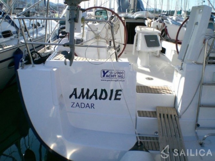 Oceanis 43 - Yacht Charter Sailica