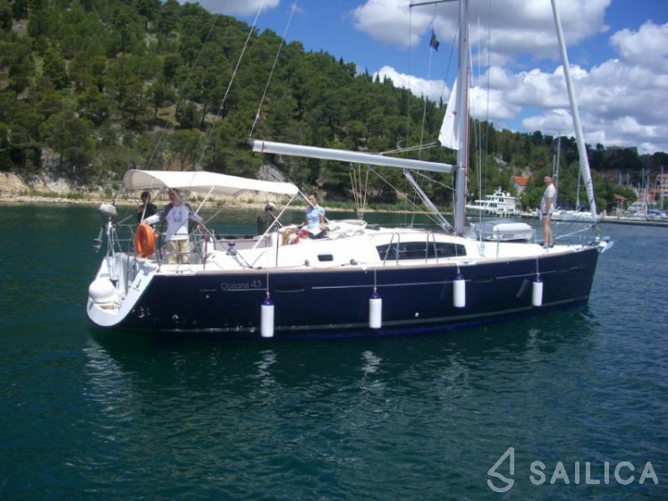 Oceanis 43 - Yacht Charter Sailica