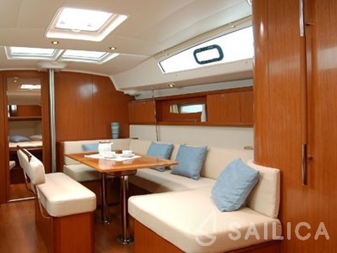 Oceanis 43 - Yacht Charter Sailica