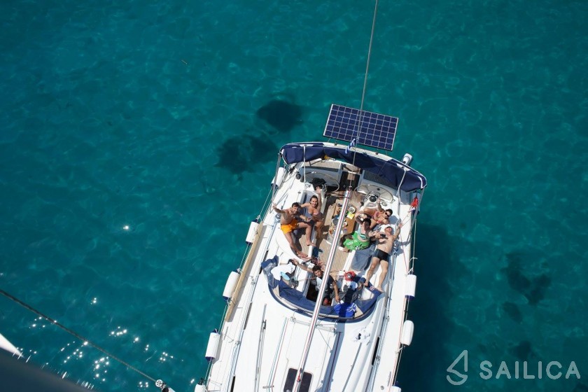 Bavaria 42 Cruiser - Yacht Charter Sailica