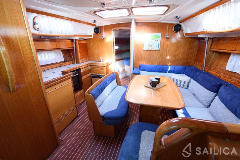 Bavaria 42 Cruiser - Yacht Charter Sailica