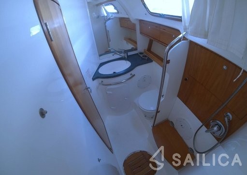 Bavaria 42 Cruiser - Yacht Charter Sailica