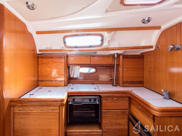 Bavaria 42 Cruiser - Yacht Charter Sailica