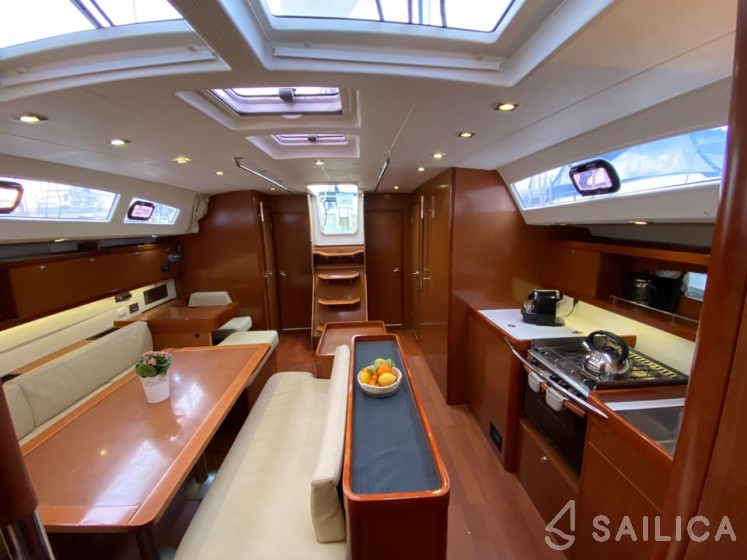 Oceanis 50 - Yacht Charter Sailica