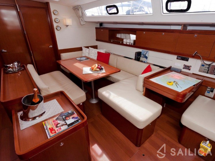 Oceanis 50 - Yacht Charter Sailica