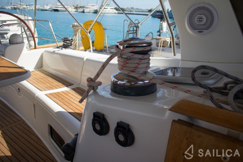 Oceanis 50 - Yacht Charter Sailica