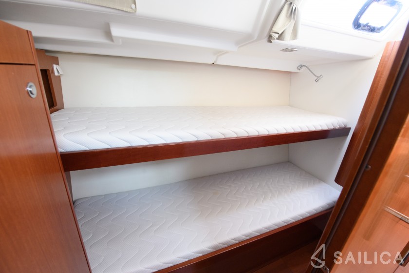Oceanis 50 - Yacht Charter Sailica