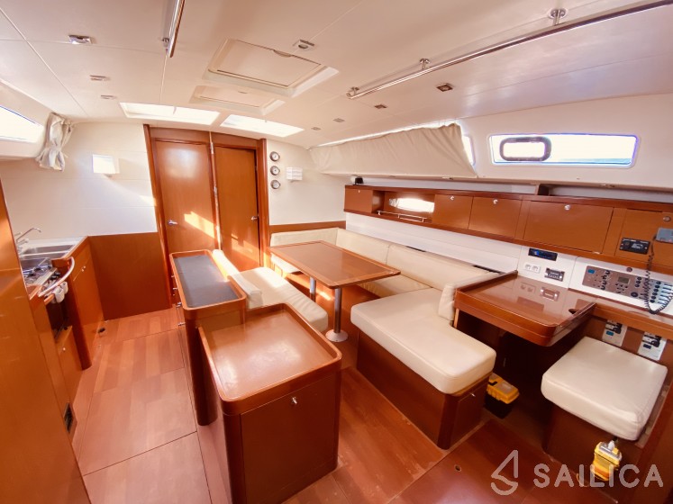 Oceanis 50 - Yacht Charter Sailica