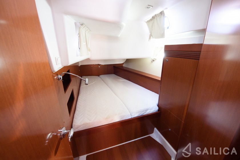Oceanis 50 - Yacht Charter Sailica