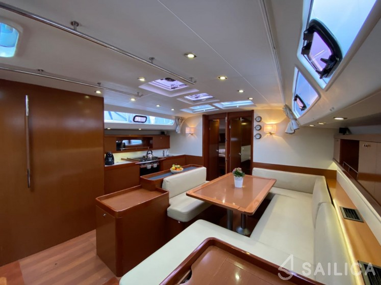 Oceanis 50 - Yacht Charter Sailica