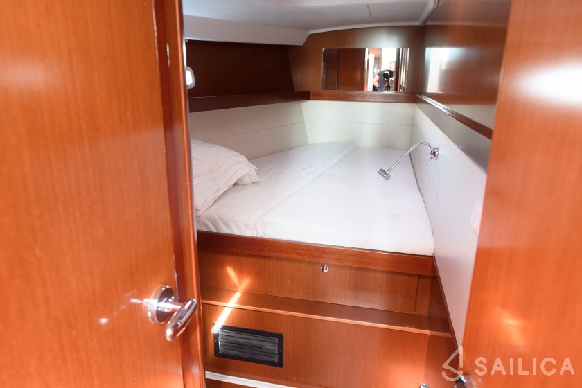 Oceanis 50 - Yacht Charter Sailica