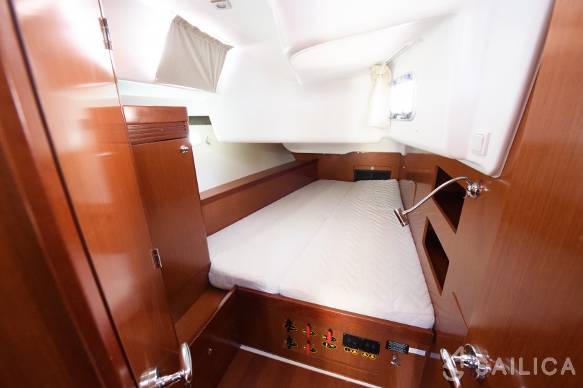 Oceanis 50 - Yacht Charter Sailica