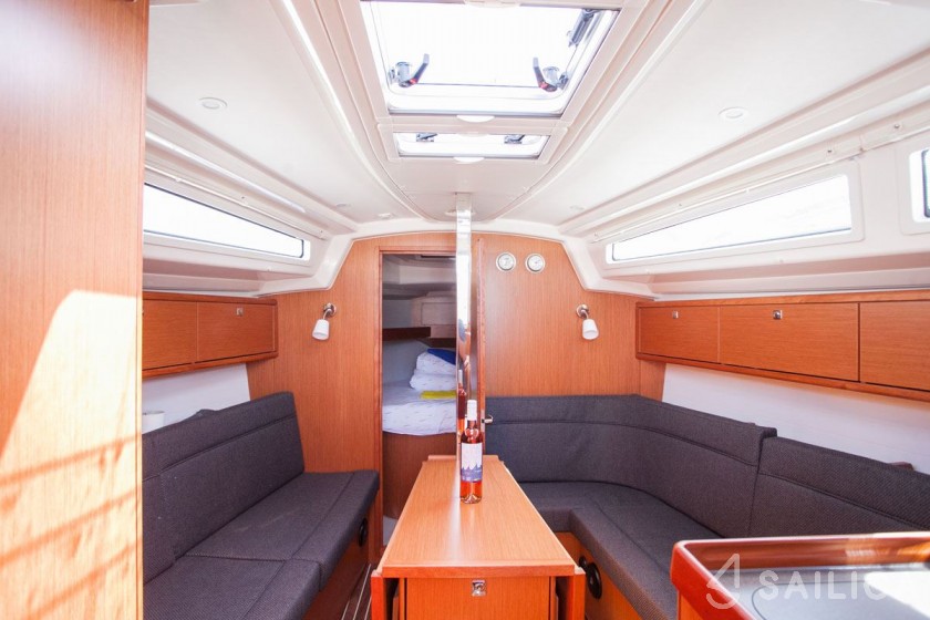Bavaria 34 Cruiser - Yacht Charter Sailica