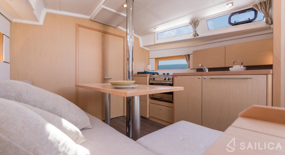 Oceanis 38.1 - Yacht Charter Sailica