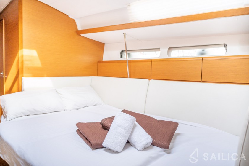 Sun Odyssey 449 - Yacht Charter Sailica