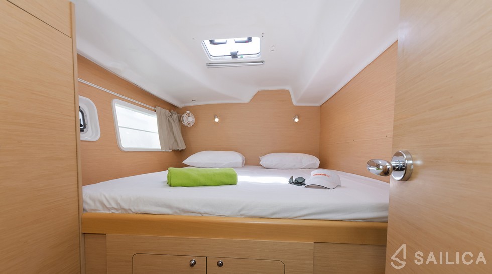 Lagoon 380 - Yacht Charter Sailica
