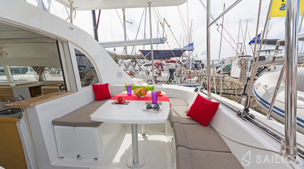 Lagoon 380 - Yacht Charter Sailica