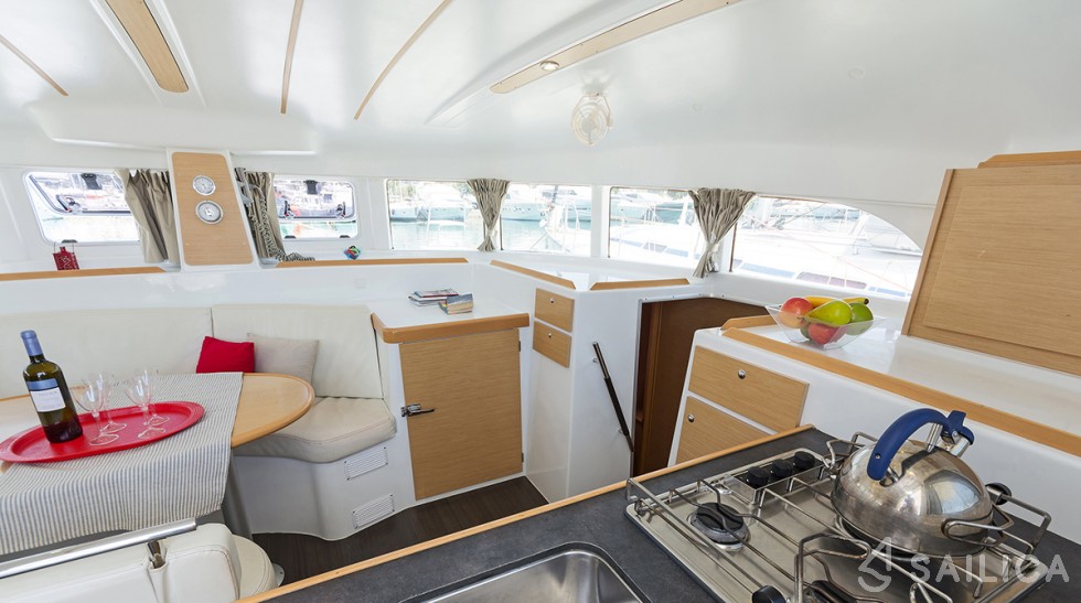 Lagoon 380 - Yacht Charter Sailica