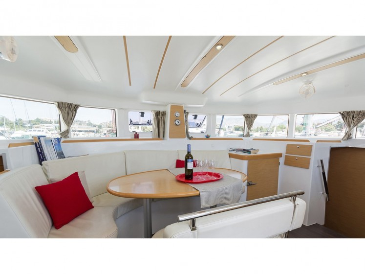 Lagoon 380 - Yacht Charter Sailica