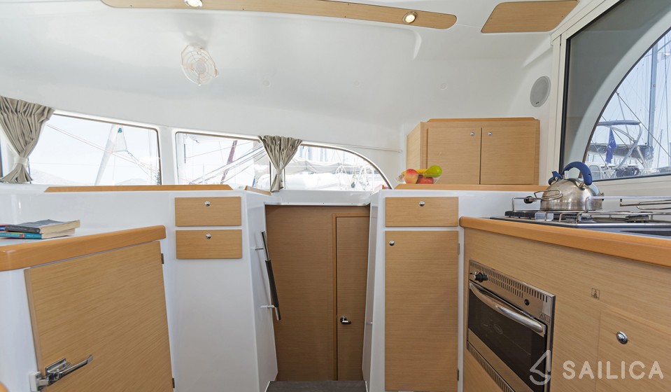 Lagoon 380 - Yacht Charter Sailica