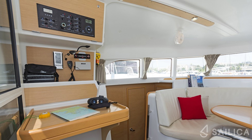 Lagoon 380 - Yacht Charter Sailica
