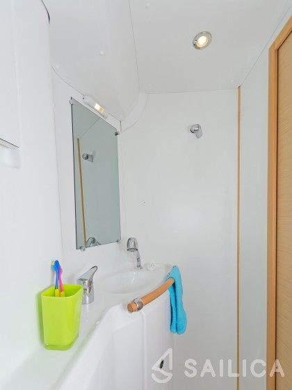 Lagoon 380 - Yacht Charter Sailica
