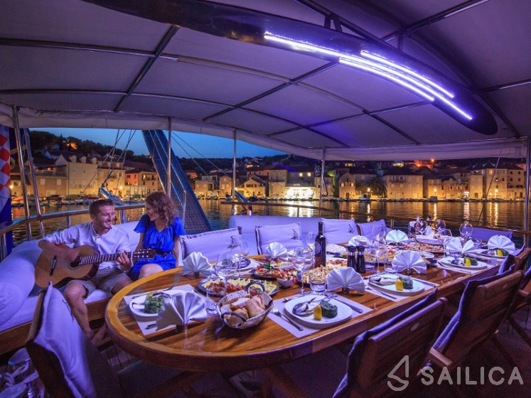 Gulet - Yacht Charter Sailica