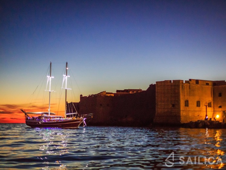 Gulet - Yacht Charter Sailica