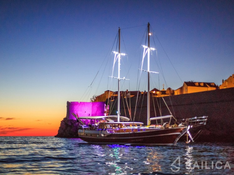 Gulet - Yacht Charter Sailica