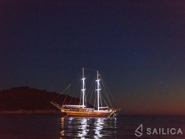 Gulet - Yacht Charter Sailica