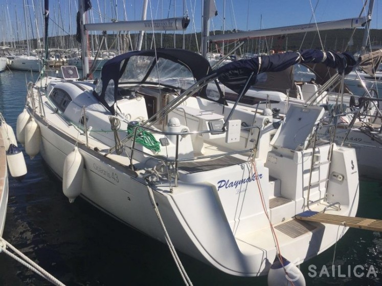 Oceanis 43 - Yacht Charter Sailica