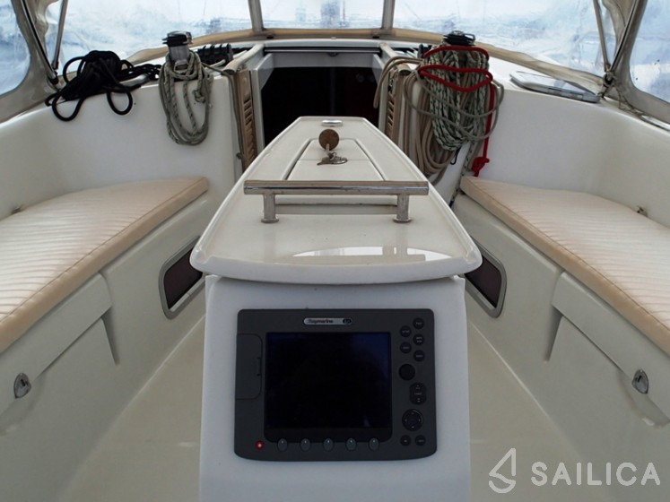 Oceanis 43 - Yacht Charter Sailica