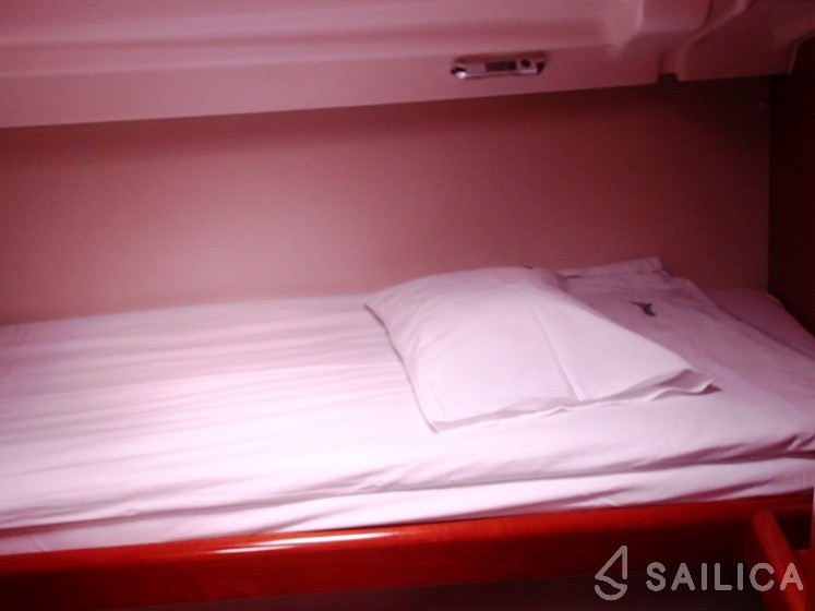 Oceanis 43 - Yacht Charter Sailica