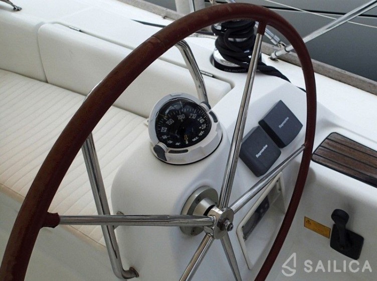 Oceanis 43 - Yacht Charter Sailica