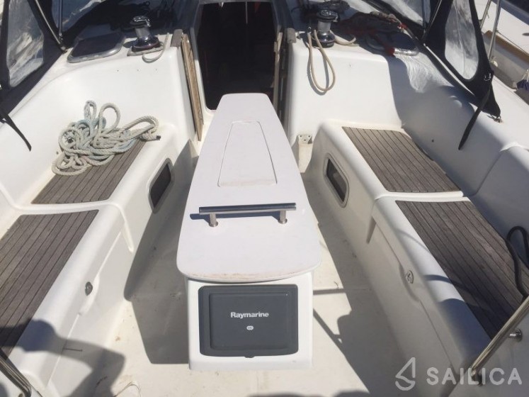Oceanis 43 - Yacht Charter Sailica