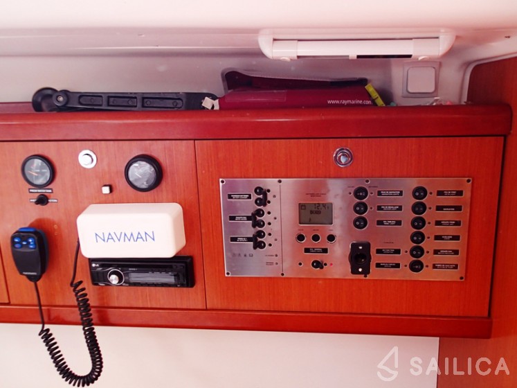 Oceanis 43 - Yacht Charter Sailica