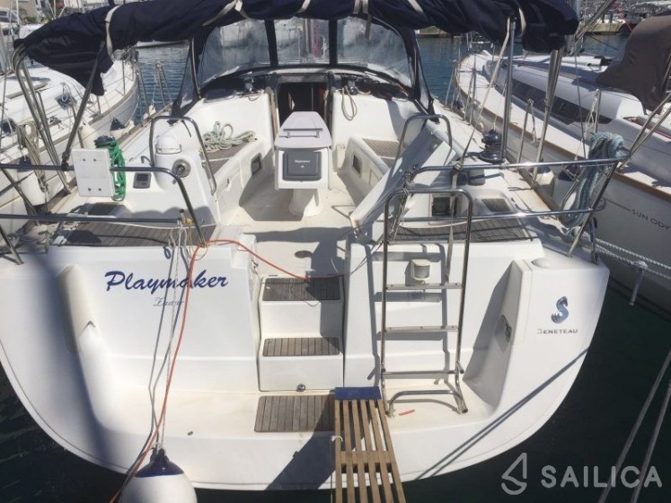 Oceanis 43 - Yacht Charter Sailica