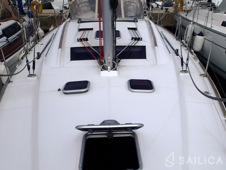Oceanis 43 - Yacht Charter Sailica