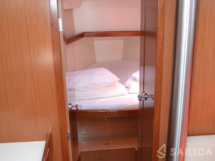 Oceanis 40 - Yacht Charter Sailica