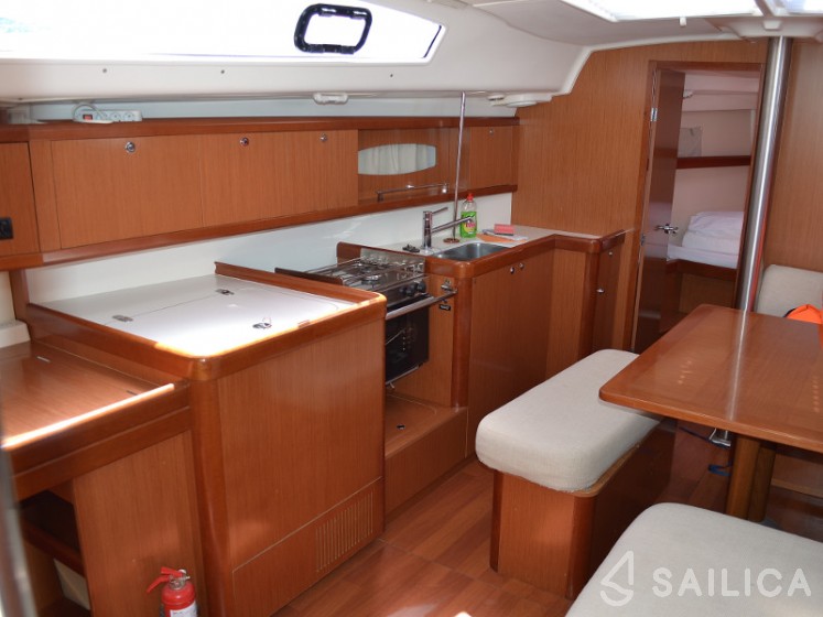 Oceanis 40 - Yacht Charter Sailica