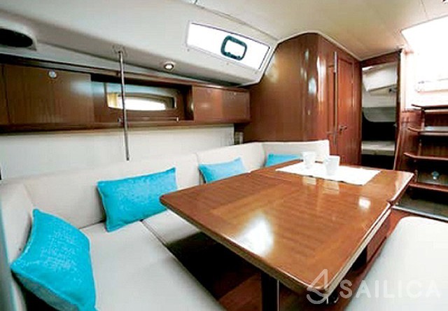 Oceanis 40 - Yacht Charter Sailica