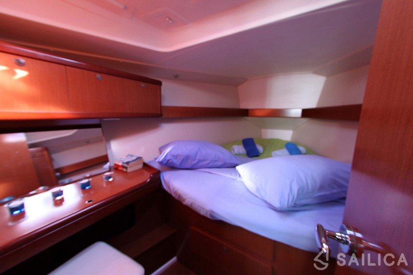 Oceanis 37 - Yacht Charter Sailica