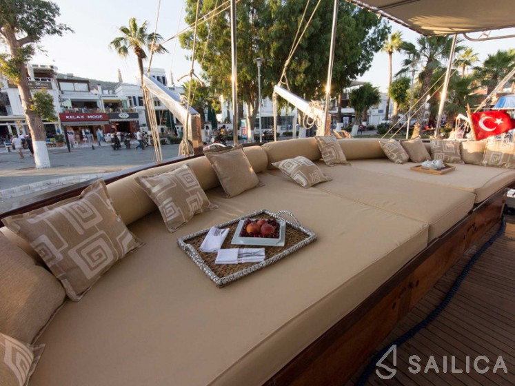 Gulet - Yacht Charter Sailica