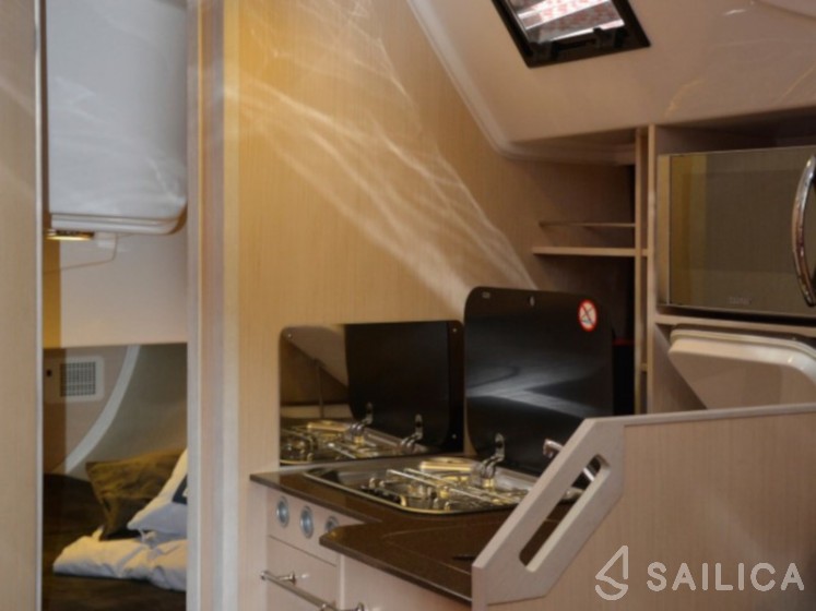 Maxus 33.1 RS Prestige - Yacht Charter Sailica
